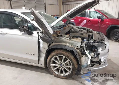 2017 Ford Fusion Hybrid Se z USA, uszkodzony, nr VIN 3FA6P0LU5HR324325